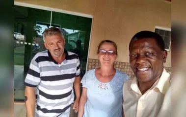 Silvano Santos durante reunião com moradores do assentamento: Dirlete e Silvino