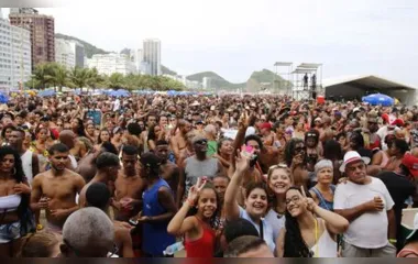 Cerca de 270 mil pessoas curtiram blocos carnavalescos no Rio
