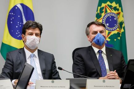 Bolsonaro sai às ruas em desafio a Mandetta